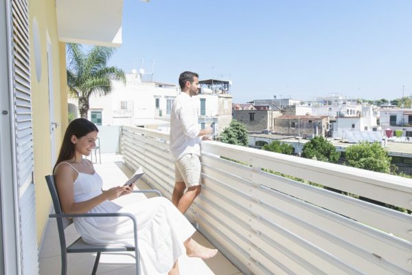 superior-balcone-coppia-libro.jpg