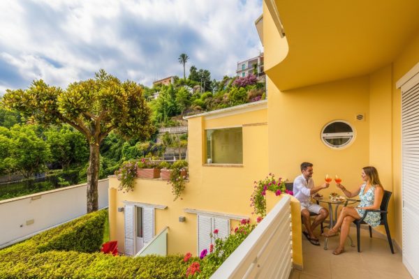 superior-balcone-persone.jpg